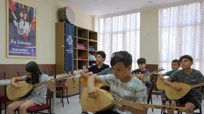 Lider Çerçioğlu’ndan Gençlere Kültürel Dayanak: Yaz Kurslarıyla Bağlama Öğreniyorlar