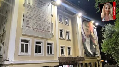Lider Eşki, Anayasa’nın birinci 4 hususunu Belediye binasına astırdı