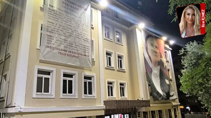 Lider Eşki, Anayasa’nın birinci 4 hususunu Belediye binasına astırdı