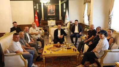 Lider Rasim Arı, Halk Günü’nde Vatandaşları Dinledi