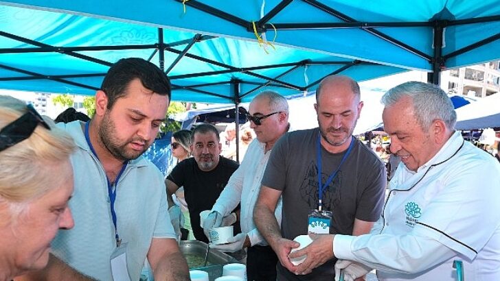 Lider Şadi Özdemir’den aşure ikramı