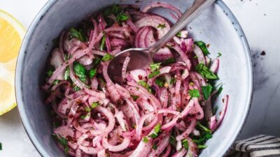 Lokanta Usulü Soğan Salatası Tarifi