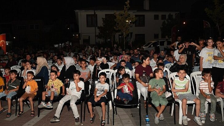 Osmangazi Belediyesi’nin sinema gecelerine ağır ilgi