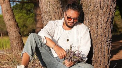Oyuncu Engin Demircioğlu’ndan Sezen Aksu Coveri ‘Yanmışım Sönmüşüm Ben’