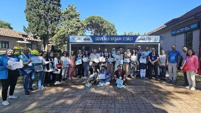 Sarsıntı bölgesi öğretmenlerine afet eğitimi