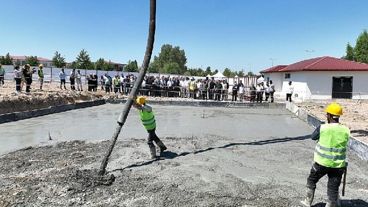 Sıcak Çermik’te bayan ve erkek havuzlar için birinci beton atıldı