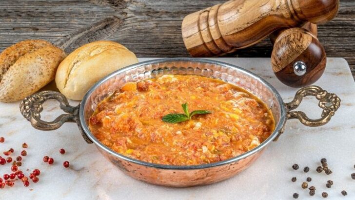 Soğanlı Menemen Tarifi