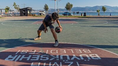Spor istasyonlarının üçüncüsü Bostanlı’da hizmete açıldı