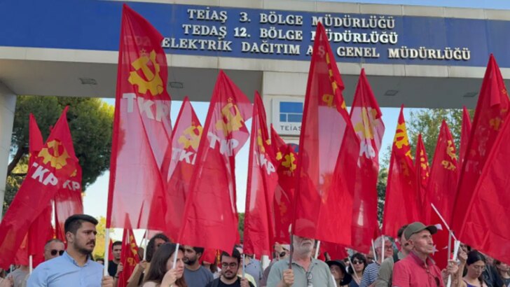 TKP İzmir Vilayet Örgütü’nden GDZ Elektrik önünde aksiyon: ‘Yangın felaketi, piyasacılığın ve özelleştirmelerin direkt sonucudur’