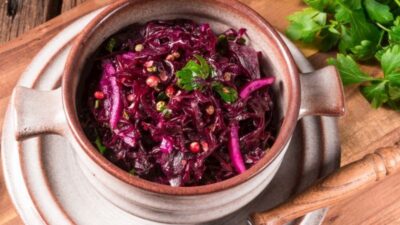 Turşu Tadında Mor Lahana Salatası Tarifi