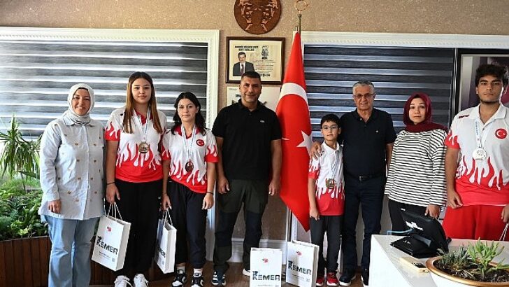 Ulusal atletlerden Lider Topaloğlu’na ziyaret