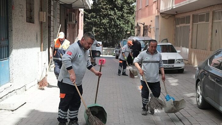 Zeytinburnu Sokaklarında Serinleten Yaz Paklığı
