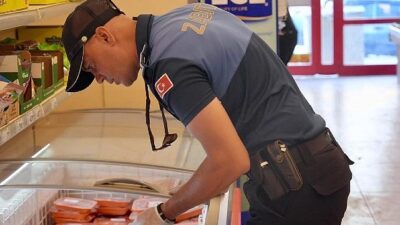 Burhaniye’de Son Kullanma Tarihi Geçmiş Besinler İmha Ediliyor