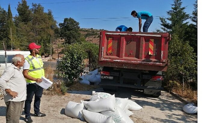Büyükşehir’den üreticiye tavuk yemi ve ekipman dayanağı