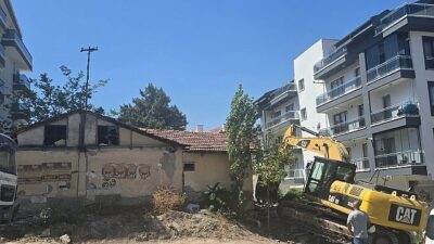 Çankaya’da Tehlikeli Yapıların Yıkımı Sürüyor