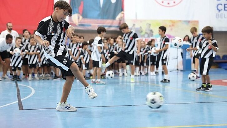 Çeşme Belediyesi Yaz Spor Okulu’nda sertifika coşkusu