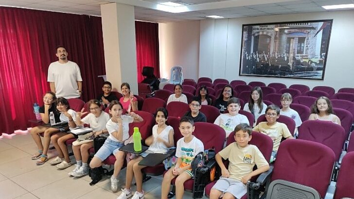 Çiğli Belediyesi Gençlik Tiyatrosu yeni dönem için çalışmalara başladı