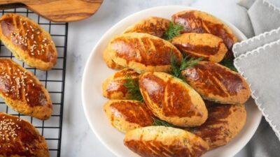 Dereotlu Peynirli Pastane Poğaçası Tarifi