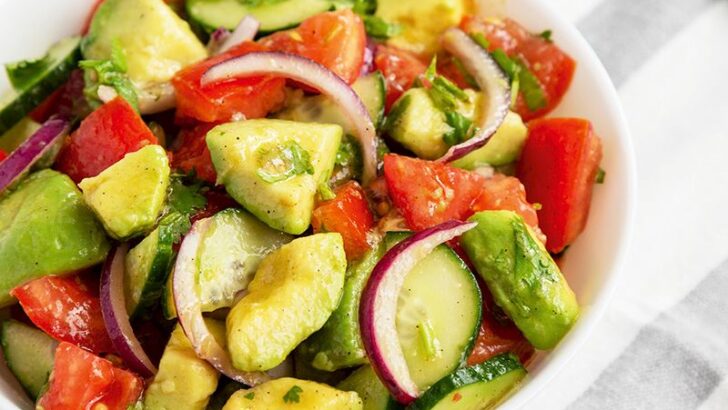 Domatesli Avokadolu Soğuk Salata Tarifi