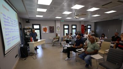 Efes Tarlası Hayat Köyü’nde Nar Üreticilerine Eğitim