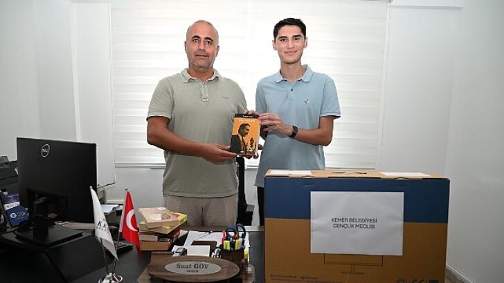 Gençlik meclisinden manalı bağış