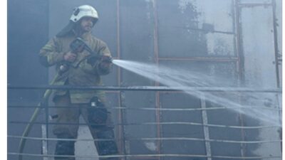 İzmir İtfaiyesi Menemen’deki iş yeri yangınını denetim altına aldı