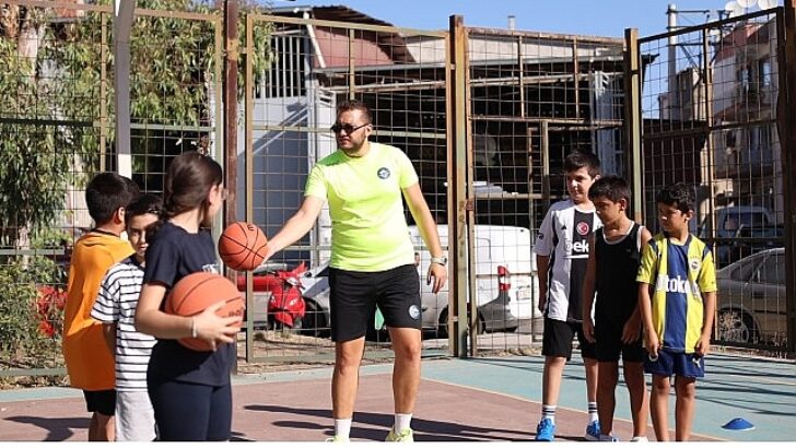 Karabağlar’lı Çocuklar Bu Yaz Mahallede Sporla Buluşuyor