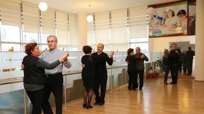 Karşıyaka Belediyesi’nden fiyatsız salon dansları kursu