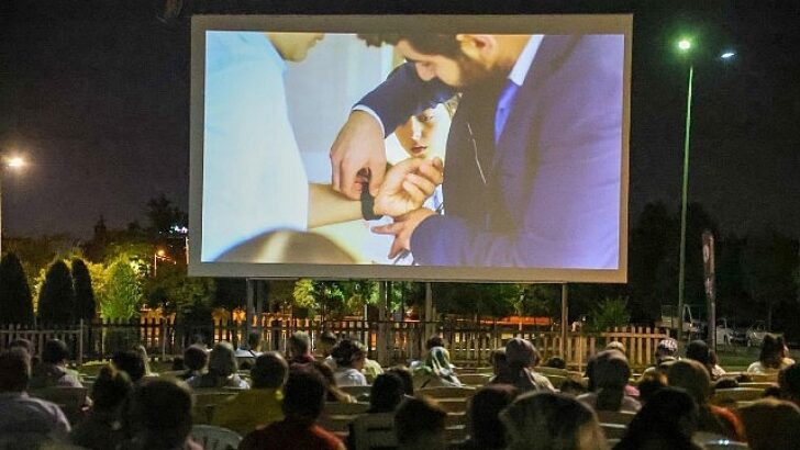 Kartepe’de Açık Hava Sinema Geceleri Ağır İlgi Görüyor