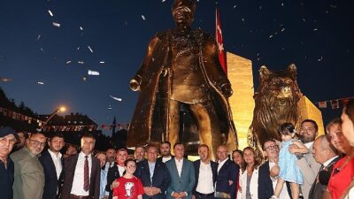 Keçiören’de 30 Ağustos Zafer Anıtı görkemli merasimle açıldı