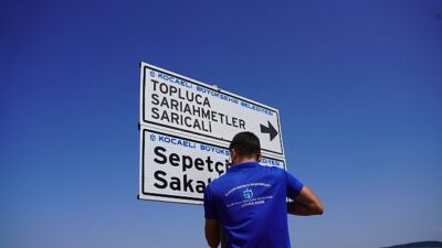 Kırsal ulaşımda levhalar yenileniyor