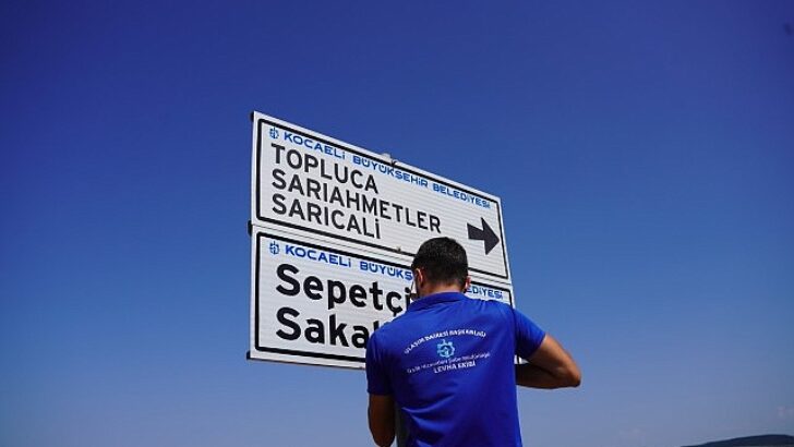 Kırsal ulaşımda levhalar yenileniyor
