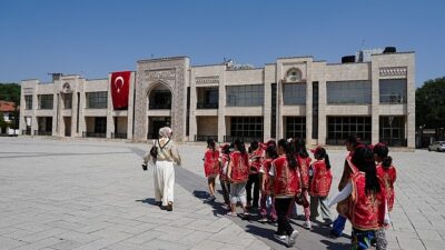 Konya’da 3 Bin Öğrenci 6 Tarihi Yerde 6 Tarihi Karakteri Tanıyor