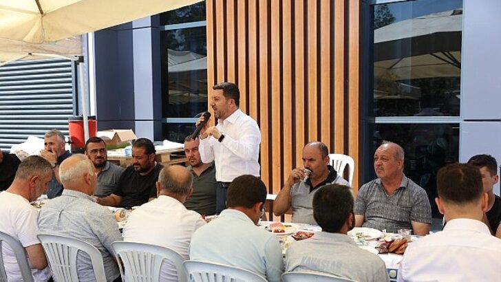 Lider Arı, Sanayi Esnafıyla Bir Ortaya Gelerek Sohbet Etti