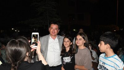Lider Aydın, Güneştepe’de çocuklarla açık hava sinemasında buluştu