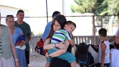 Lider Denizli özel ihtiyaçlı çocuklarla at çiftliği seyahatinde buluştu