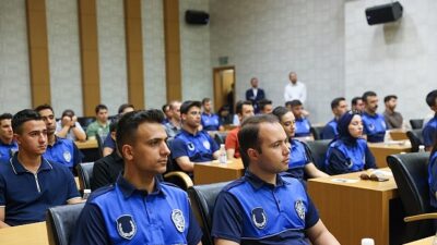 Lider Pekyatırmacı Vazifeye Yeni Başlayan İşçi ile Buluştu