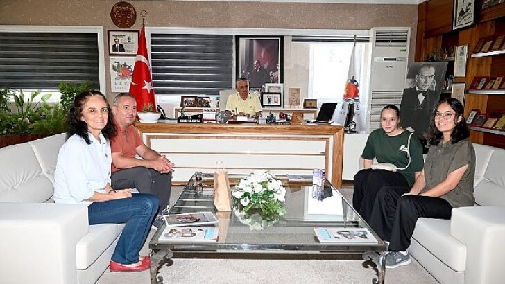 Lider Topaloğlu’na burs teşekkürü