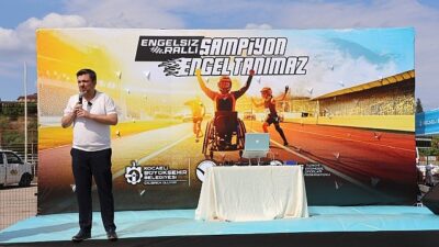 Özel bireyler, yarış pistinde sürüş tecrübesi yaşadı