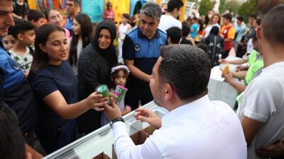 Rasim Başkan’dan Çocuklara Dondurma ve Limonata