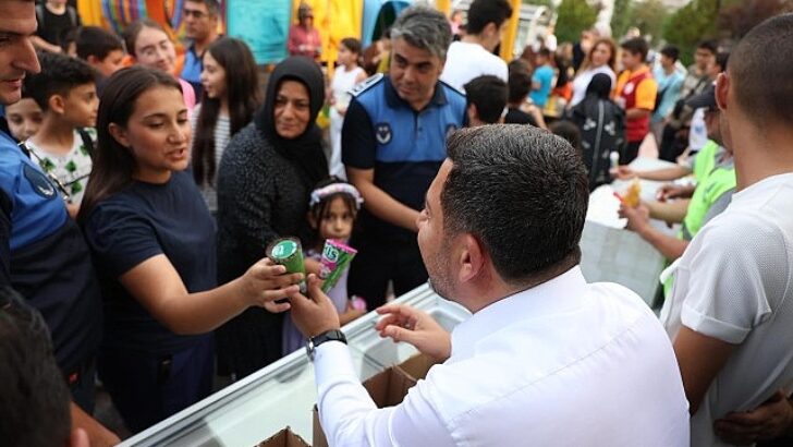 Rasim Başkan’dan Çocuklara Dondurma ve Limonata