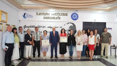 Rektör Prof. Dr. Budak, İletişim Fakültesinin akreditasyon sevincine ortak oldu