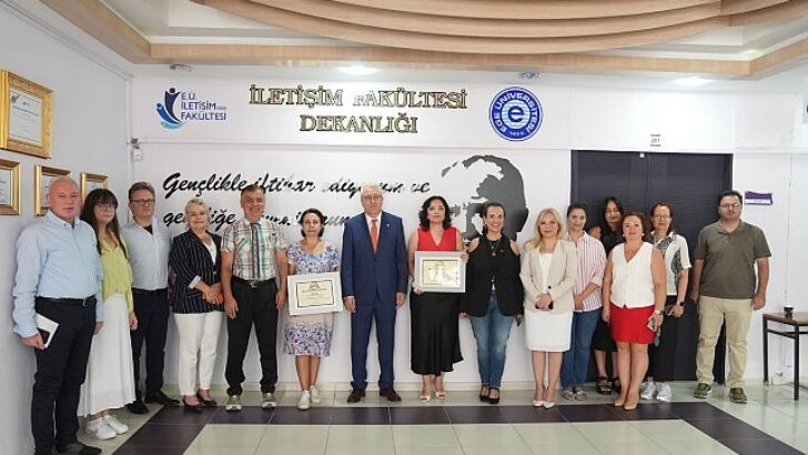 Rektör Prof. Dr. Budak, İletişim Fakültesinin akreditasyon sevincine ortak oldu