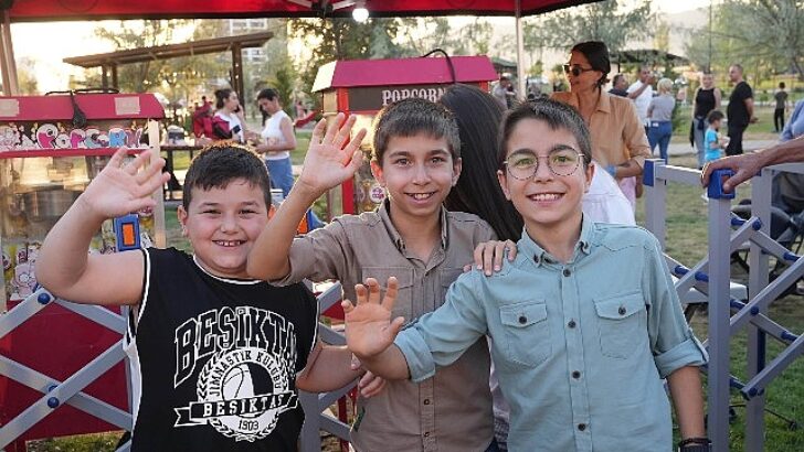 Sevinçli Günler, Keçiören’de Sevinçli Bir Akşam Yaşattı