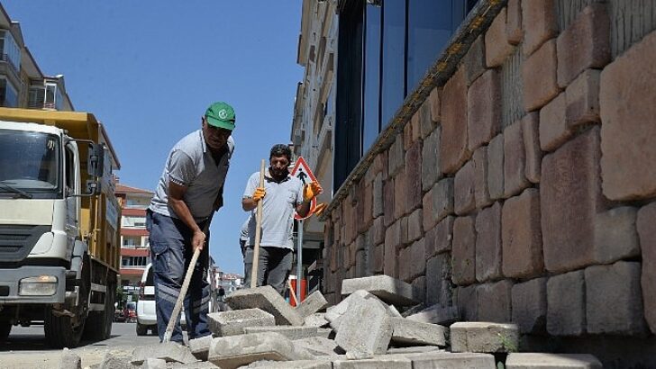 Sokak ve Caddelerde Bakım Tamir Çalışmaları Sürüyor