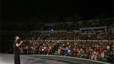 Aşkım Kapışmak ile İzmir Enternasyonal Fuarı’nda kahkaha dolu gece