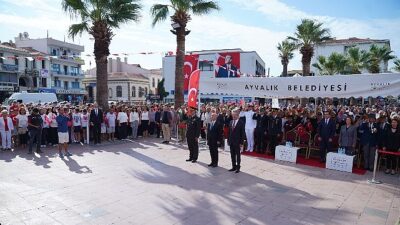 Ayvalık’ın düşman işgalinden kurtuluşunun 103. yılı, Cumhuriyet Meydanı’nda düzenlenen etkinliklerle coşkuyla kutlandı.