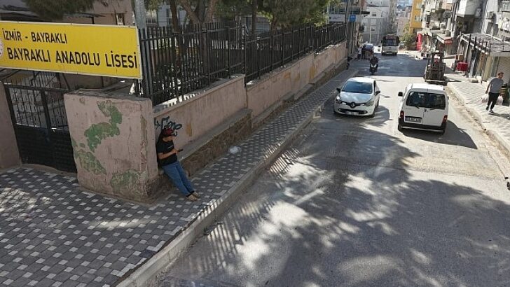 Bayraklı’da yol yenileme çalışmaları sürat kesmiyor