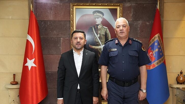 Belediye Lider Arı’dan Jandarma Kumandanı Çelik’e Ziyaret