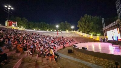 Bucalı çocuklar Lider Görkem Dumanla sinema izledi